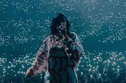 Billie Eilish trekt haar shirt uit tijdens haar concert om het zelfbeeld van de vrouw op te krikken