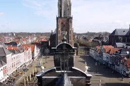 Filmer Mike brengt de gruwelijke kamers in het verlaten stadhuis van Delft in beeld