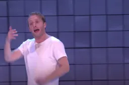 Peter Pannekoek dropt een hilarisch fragment uit zijn theatershow