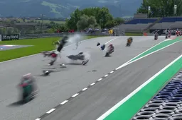 Extreem harde crashes in de Moto2 en MotoGP tijdens de Austrian GP
