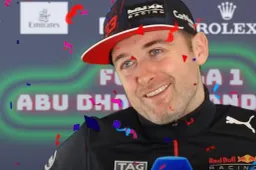 Comedian Conor Moore doet op weergaloze wijze alle F1-coureurs na