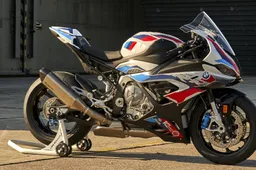 De nieuwe versie van de BMW S 1000 RR is nog dikker dan zijn voorganger