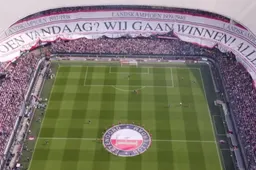 Kersverse landskampioen Feyenoord versiert De Kuip met spandoek van 550 meter