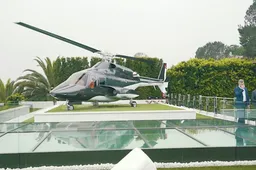 Ryan Serhant geeft je een tour door deze idioot grote mansion van 188 miljoen dollar