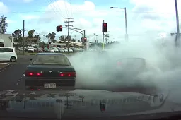 Schokkende dashcam beelden showen ons de grootste idioten op de Australische wegen