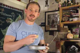Deze YouTuber eet voedsel dat 120 jaar oud is