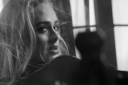 Het meest trotse bezit van zangeres Adele is een uitgespuugd kauwgompje