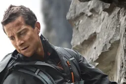 Bear Grylls over gebeten worden door een slang in zijn autobiografie 'Geef Nooit Op'