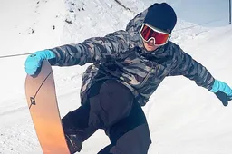 Sébastien Toutant flikt het weer en laat ons van zieke snowboard video genieten