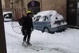 Dik pak sneeuw in Madrid zorgt voor creatieve Spanjaarden