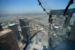 De Skyslide in Los Angeles is de spannendste glijbaan ter wereld