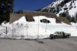 Man faket een moord zodat iemand anders zijn oprit sneeuwvrij maakt