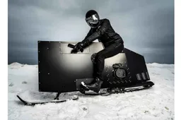 Deze futuristische sneeuwmobiel is ideaal voor op skivakantie