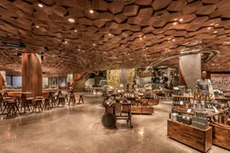 Neem een kijkje in ’s werelds grootste, futuristische én net geopende Starbucks in Shanghai