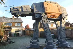 Fan bouwt insane Star Wars playhouse in achtertuin