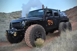 De insane Jeep 'Loco Hauk' 6x6 is een kolossale stoom aangedreven Off-Road SUV