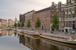Geen Hond in Amsterdam showt de leegte van de hoofdstad in coronatijd