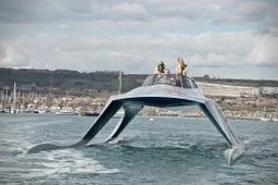 De SS18 Glider Yacht is een van de snelste en meest excentrieke jachten op aarde