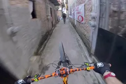 In POV naar beneden mountainbiken tijdens Taxco in Mexico