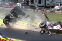 Dragracer crasht met 486 km/h tegen de muur
