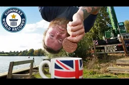 Engelsman breekt wereldrecord voor hoogste bungee thee dip