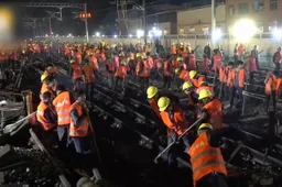 Werkbazen bouwen binnen 9 uur een station in China