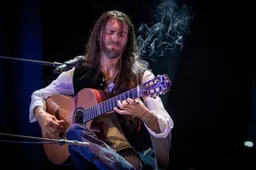 Estas Tonne behoort tot de beste gitaristen van de wereld