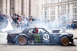 Ken Block scheurt met Matt LeBlanc in zijn absurde Hoonicorn door Londen