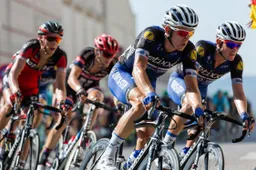 Vrouw veroorzaakt enorme valpartij in Tour de France en betaalt 1 euro schadevergoeding