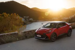 Op zoek naar de mooiste plekjes van Ibiza met de nieuwe Toyota C-HR