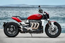 Nieuwe Triumph Rocket is een ongekende krachtpatser op 2 wielen