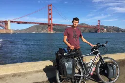 Timon maakt de wereldreis van z’n leven en fietst van Alaska naar Argentinië