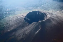 Amerikaanse knakker valt in de Vesuvius tijdens het maken van een selfie