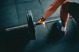 Word een kast van een vent met de fitnessartikelen van NRG Fitness