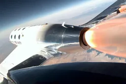 Virgin Galactic komt nog deze maand met commerciële vluchten naar de ruimte