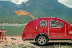 De traanvormige trailer van Vistabule zorgt voor onvergetelijke kampeersessies