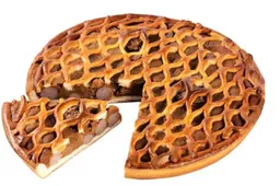 Maak indruk op een fissa met deze vlaai met pindasaus en gehaktballen voor op de barbecue