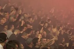 Voetbalstadion in Servië bomvol met supporters bij derby Partizan en Rode Ster Belgrado