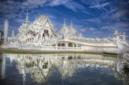 Wat Rong Khun is de meeste bijzondere en absurde boeddhistische tempel van Thailand