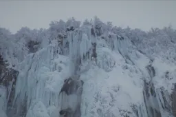 Deze magische waterval in Kroatië is voor het eerst in tientallen jaren bevroren