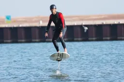 Efoilen is epische nieuwe watersport die jij moet gaan proberen