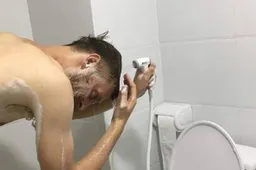 Toerist klaagt over douche in Vietnam, jammer voor hem is het geen douche