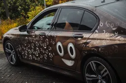 Mr. Polska laat z’n BMW 7-Serie wrappen in poepkleur