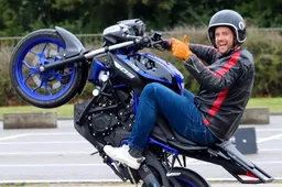 Leer wheelies maken als een baas en neem een cursus bij de Stunt and Wheelieschool