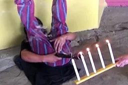Man zet wereldrecord kaarsen uitblazen via een windje
