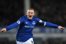 Wayne Rooney scoort wereldgoal van eigen helft