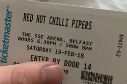 Gast vliegt met z’n vriendin naar Belfast voor Red Hot Chili Peppers maar komt van koude kermis thuis
