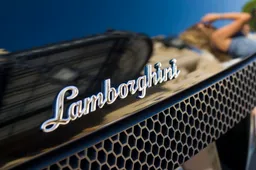 Lamborghini innoveert erop los, dit keer met een nieuw logo