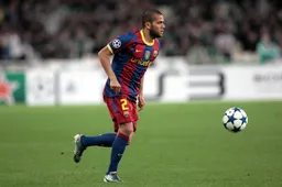 Dani Alves weet wel hoe hij zijn vrije tijd benut