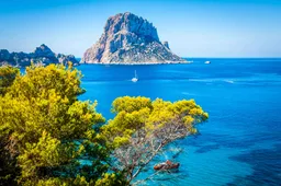 8 fenomenale restaurants en beachclubs voor je vakantie op Ibiza
